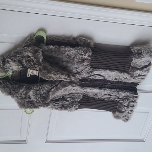 Sweater vest with fur - Picture 2 of 6